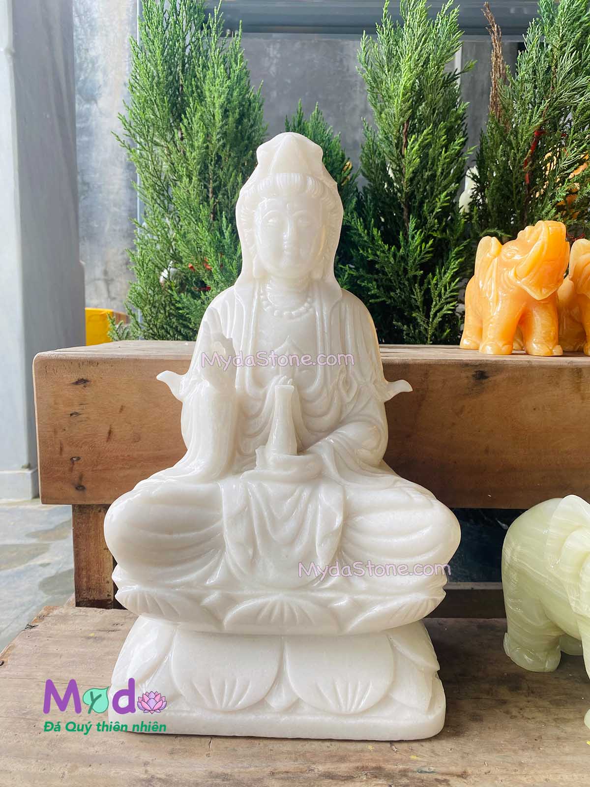 Tượng Phật Quan Âm ngồi đài sen bằng đá Cẩm Thạch Trắng
