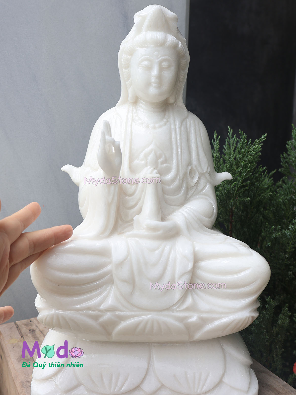 Tượng Phật Quan Âm ngồi đài sen bằng đá Cẩm Thạch Trắng