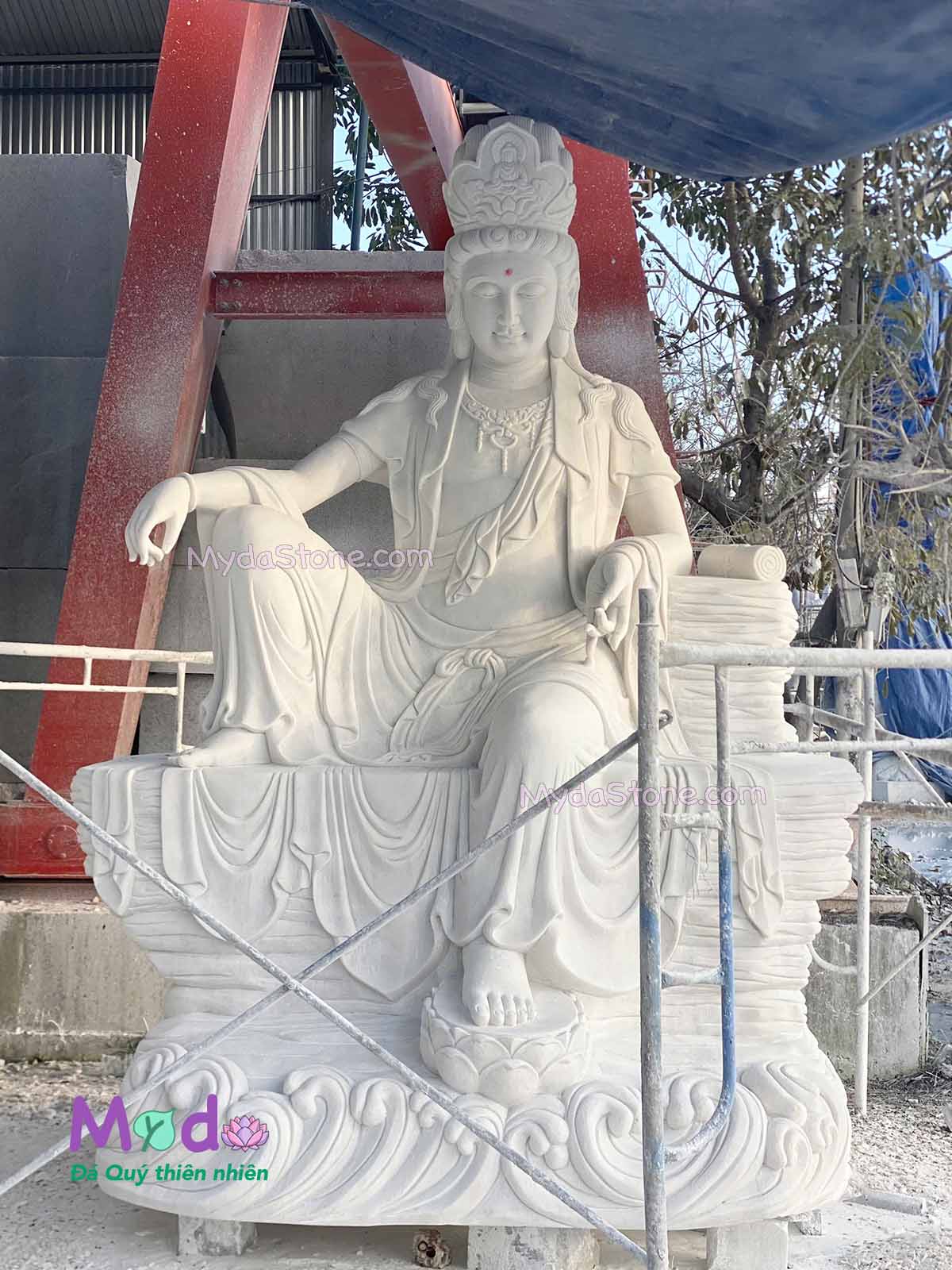 Tượng Phạt Quan Âm tự tại đá Cẩm Thạch Trắng