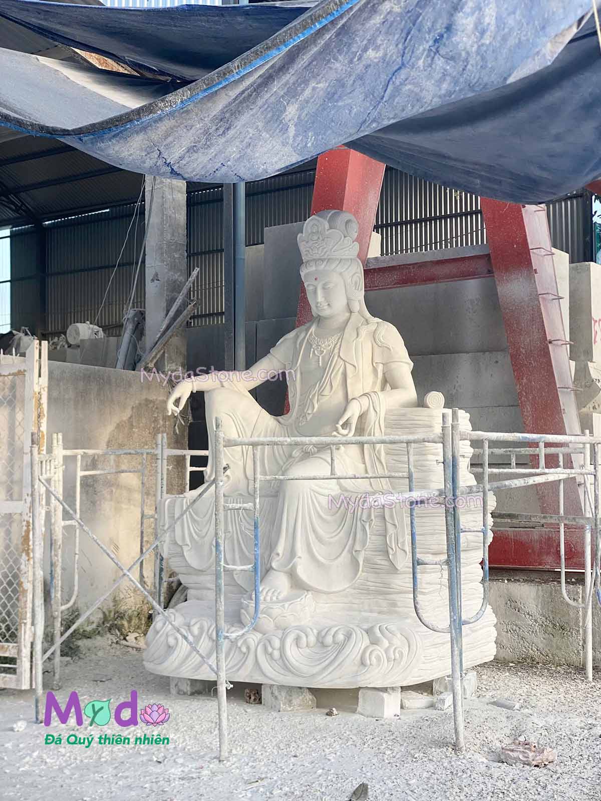 Tượng Phạt Quan Âm tự tại đá Cẩm Thạch Trắng