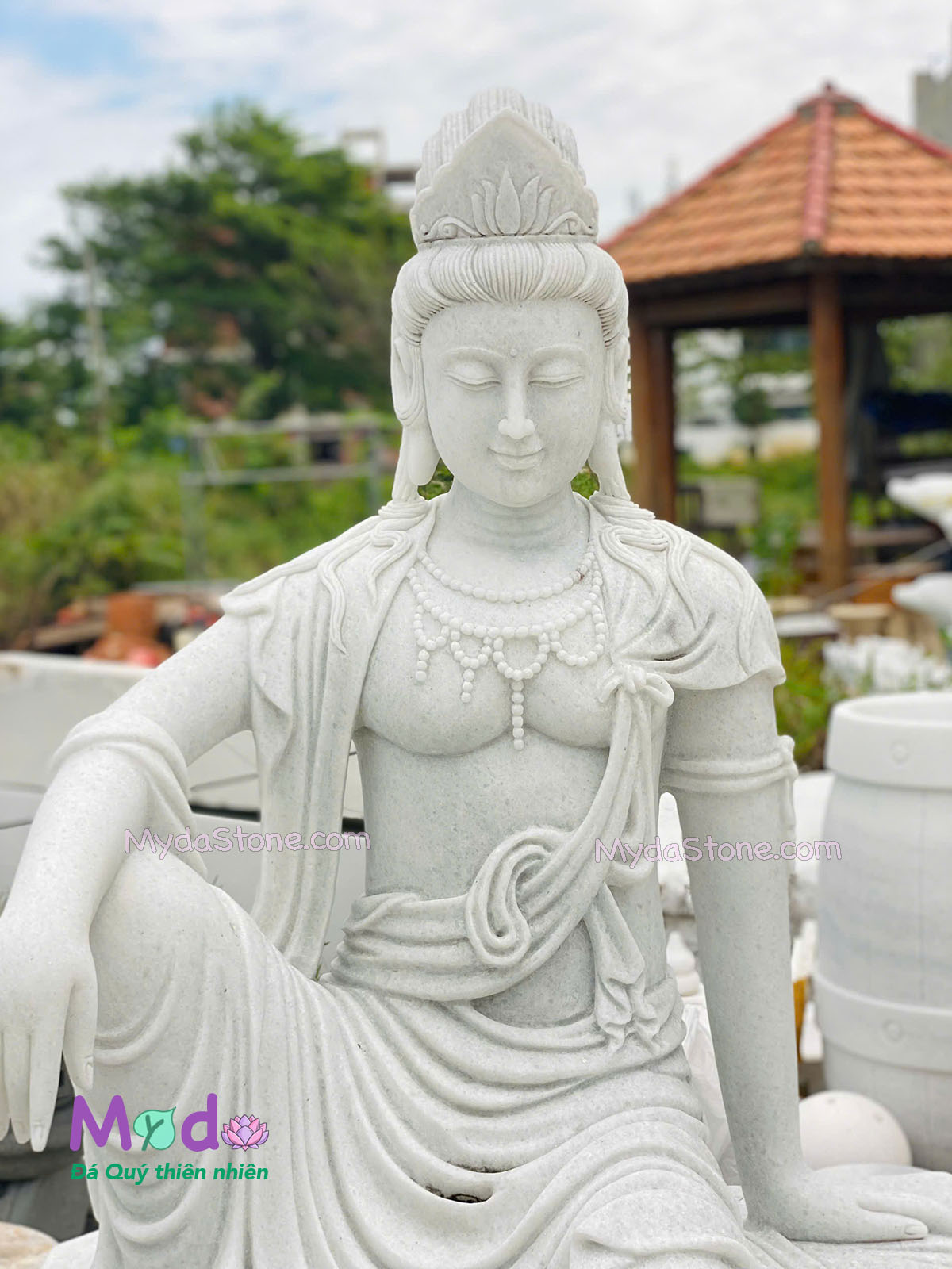 Tượng Phật Quan Âm Tự Tại đá Cẩm Thạch Trắng Xanh