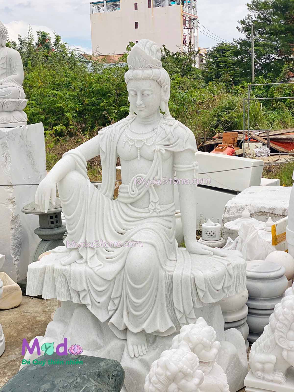 Tượng Phật Quan Âm Tự Tại đá Cẩm Thạch Trắng Xanh