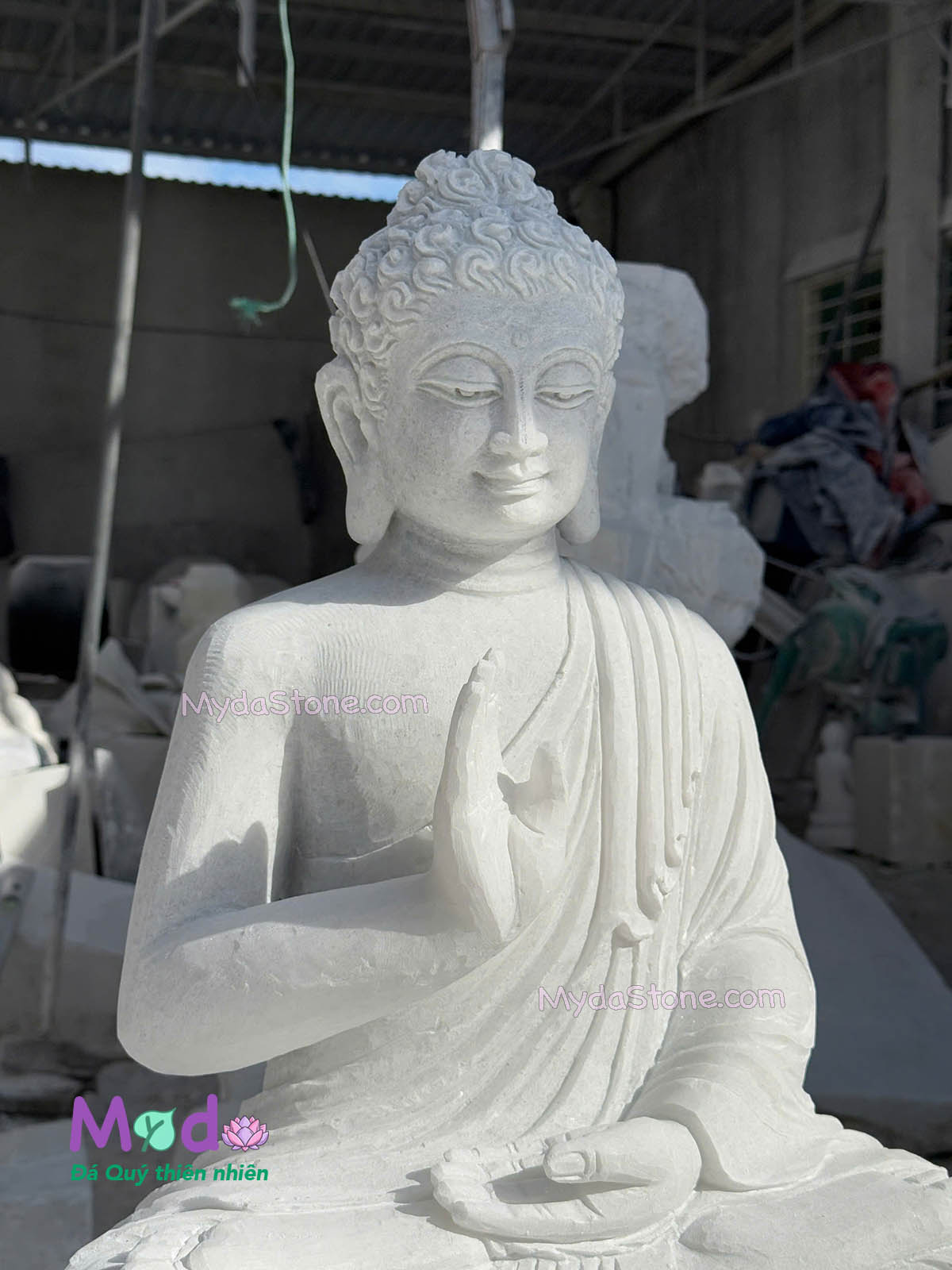 Tượng Phật Thích Ca ngồi đá Cẩm Thạch Trắng Xanh
