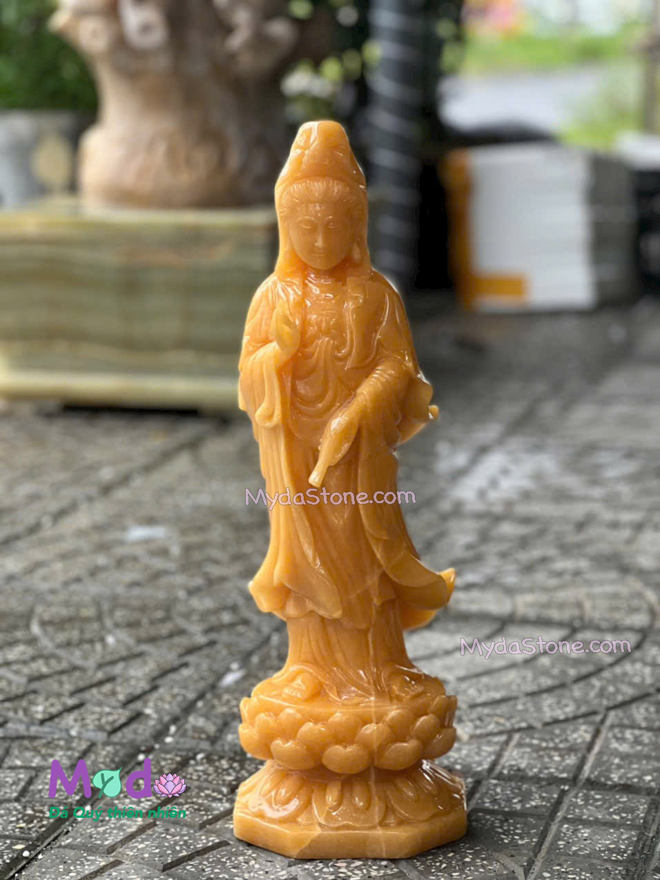 Tượng Phật Quan Âm đứng đài sen đá Ngọc Hoàng Long