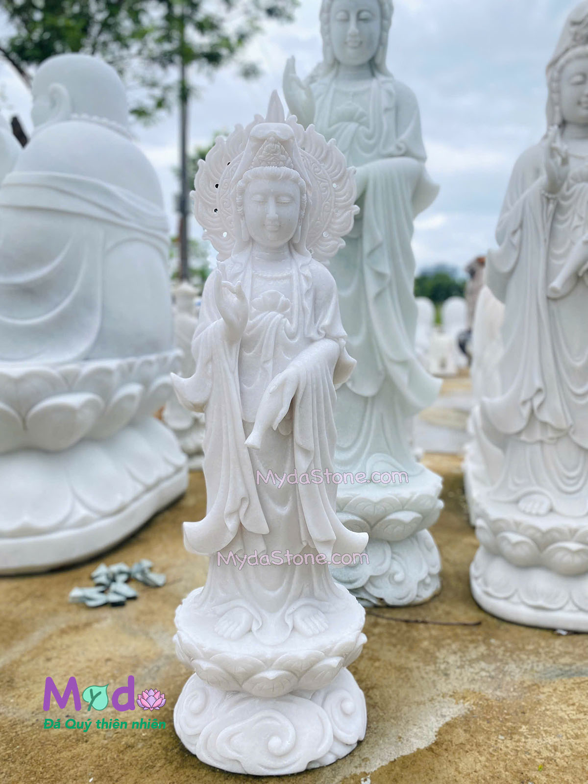 Tượng Quan Âm đứng đài sen bằng đá Cẩm Thạch Trắng