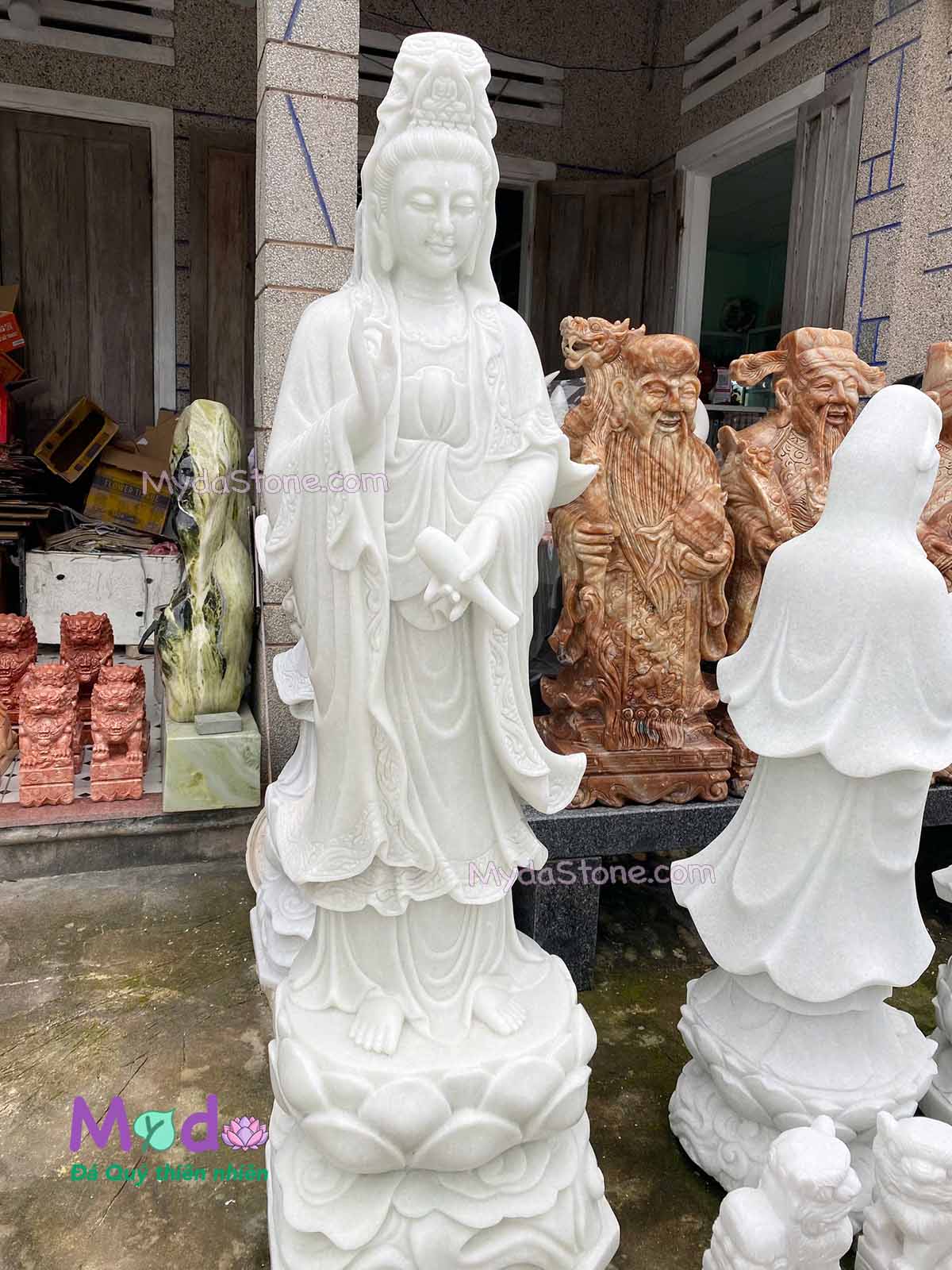Tượng Quan Âm đứng đài sen đá Cẩm Thạch Trắng