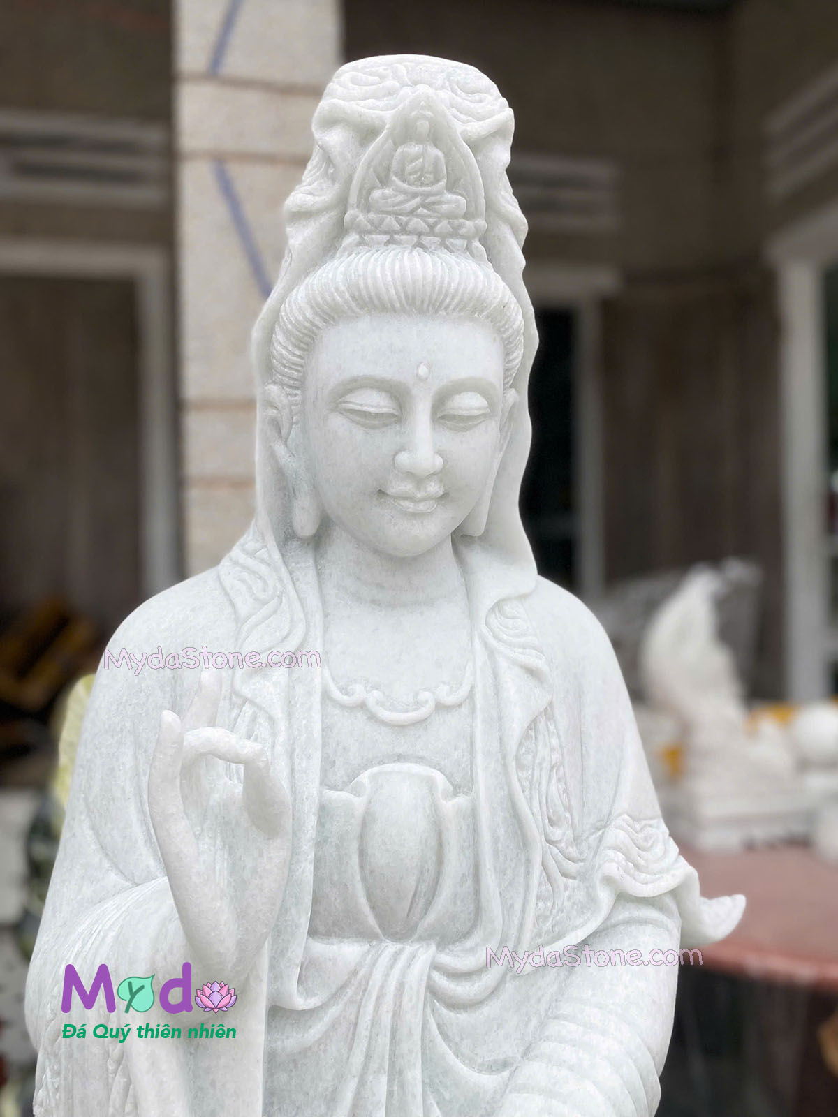 Tượng Quan Âm đứng đài sen đá Cẩm Thạch Trắng Xanh