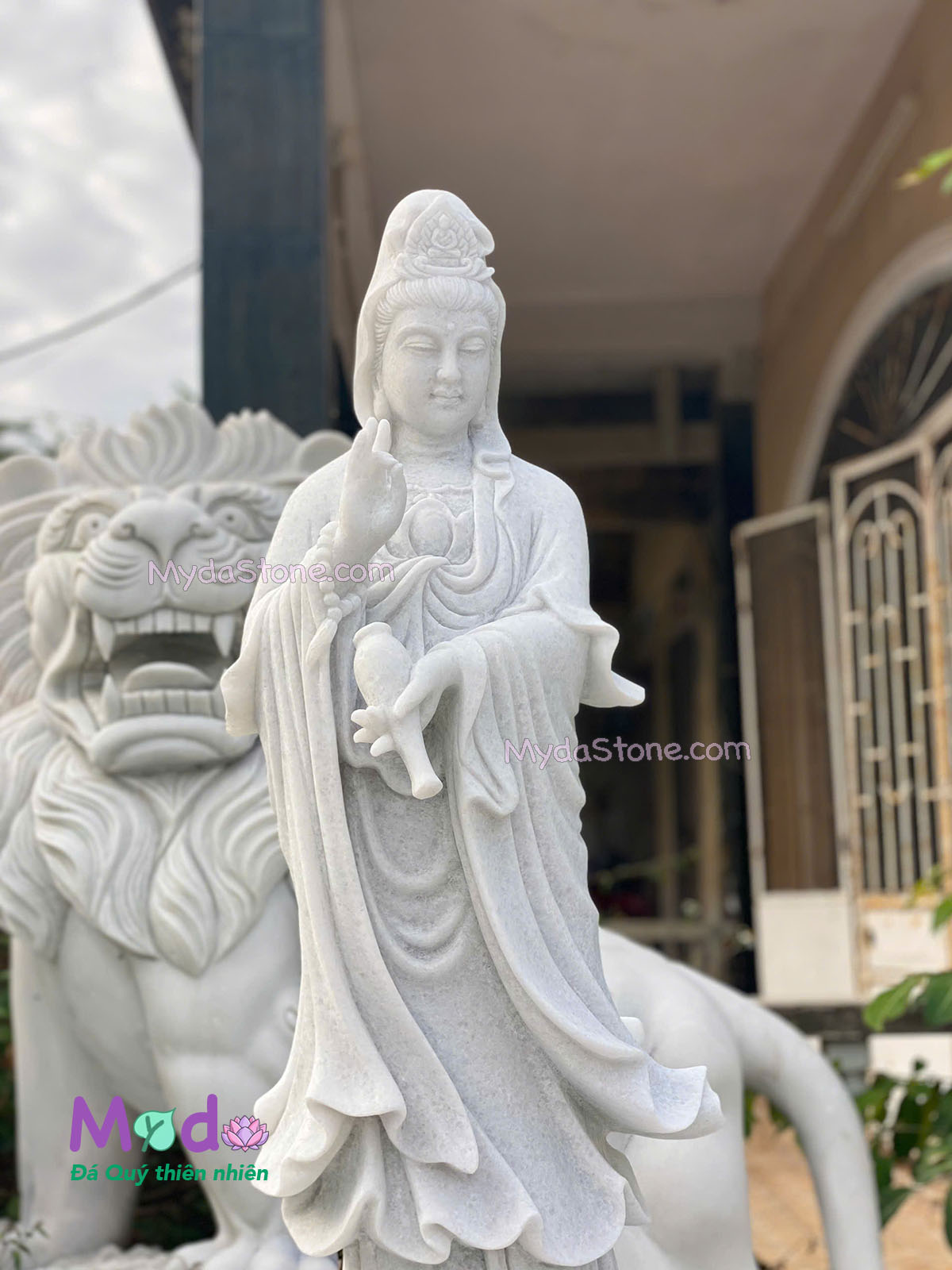 Tượng Phật Quan Âm đứng đài sen đá Cẩm Thạch Trắng Xanh