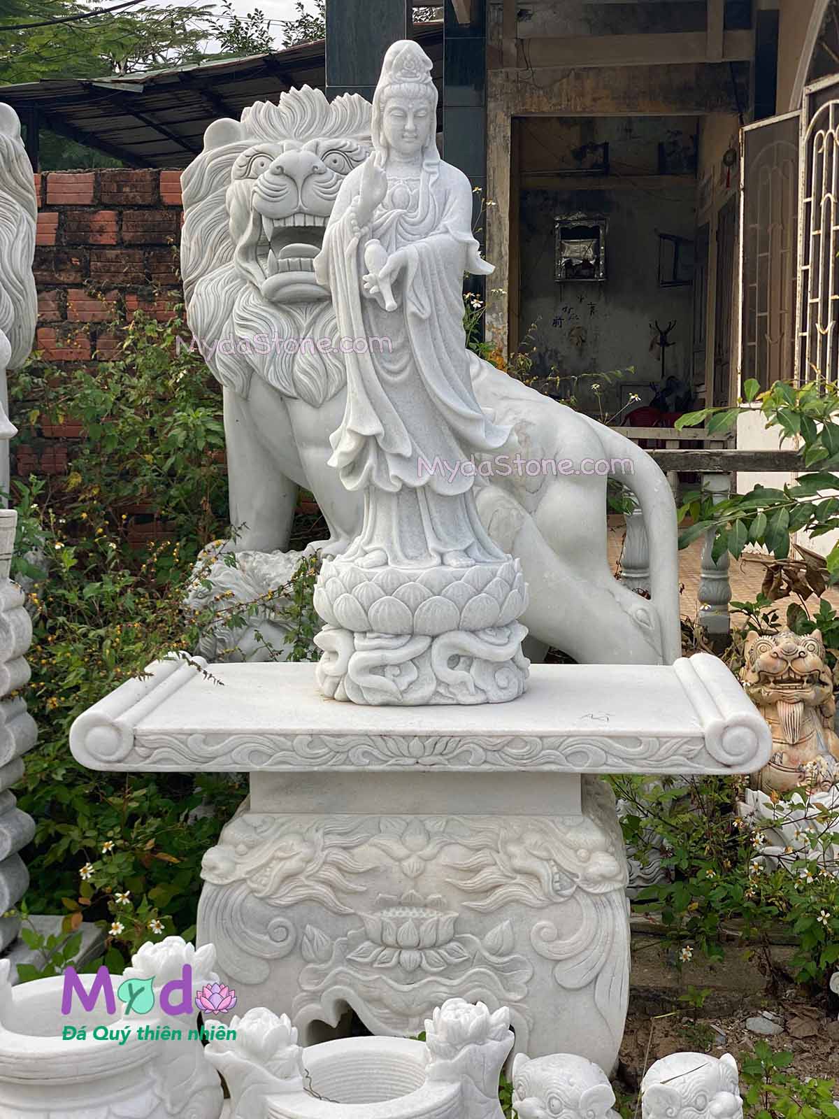 Tượng Phật Quan Âm đứng đài sen đá Cẩm Thạch Trắng Xanh