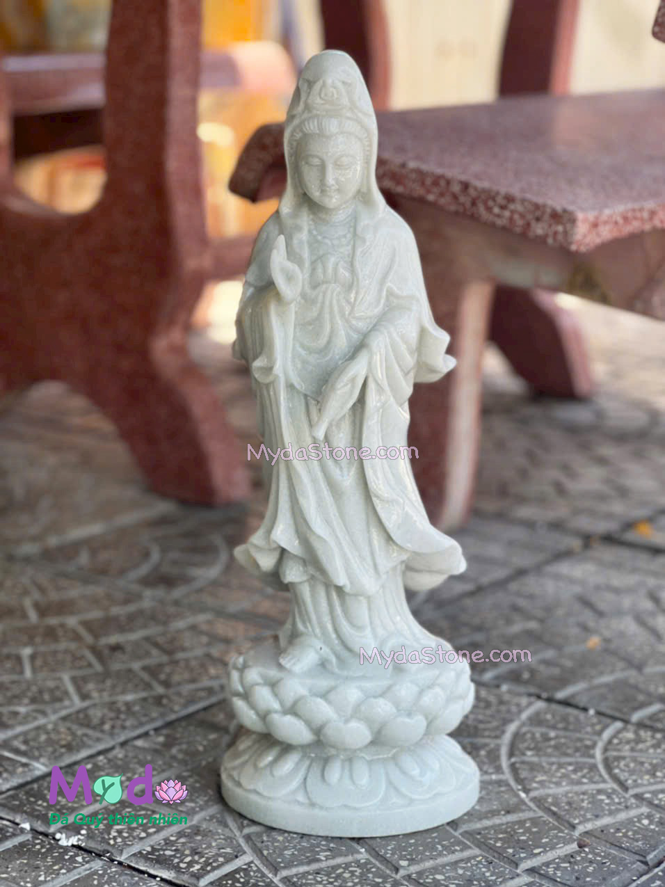 Tượng Phật Quan Âm đứng đài sen đá Cẩm Thạch Trắng Xanh