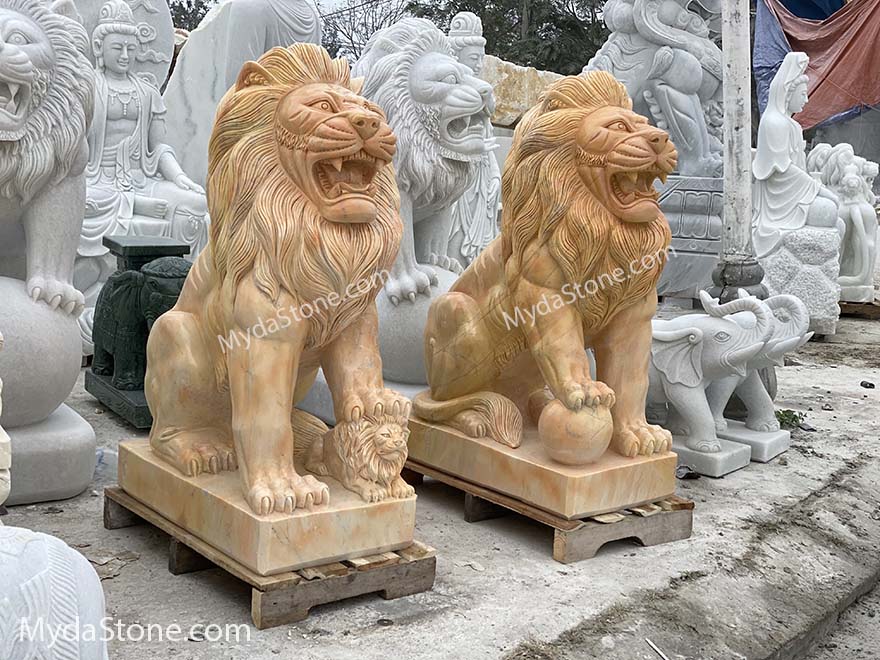 Tượng Sư Tử ngồi đá Cà Rốt Vàng