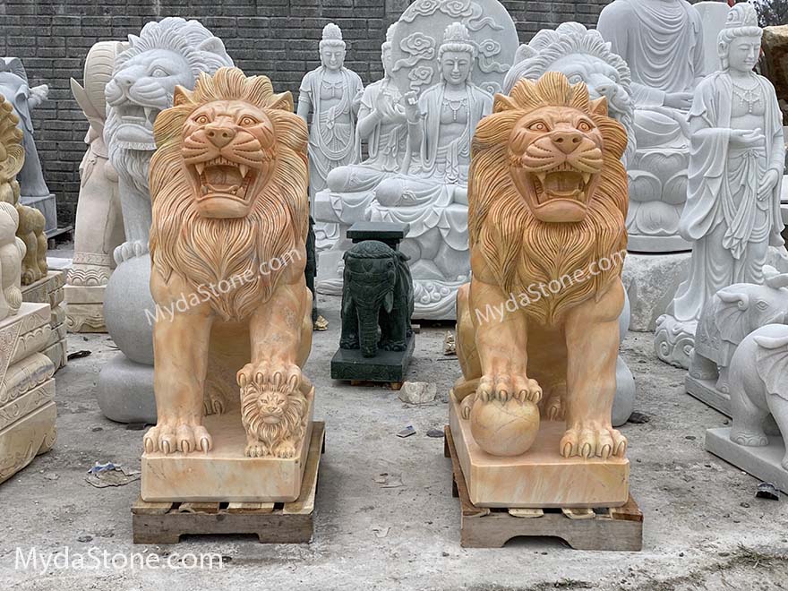 Tượng Sư Tử ngồi đá Cà Rốt Vàng