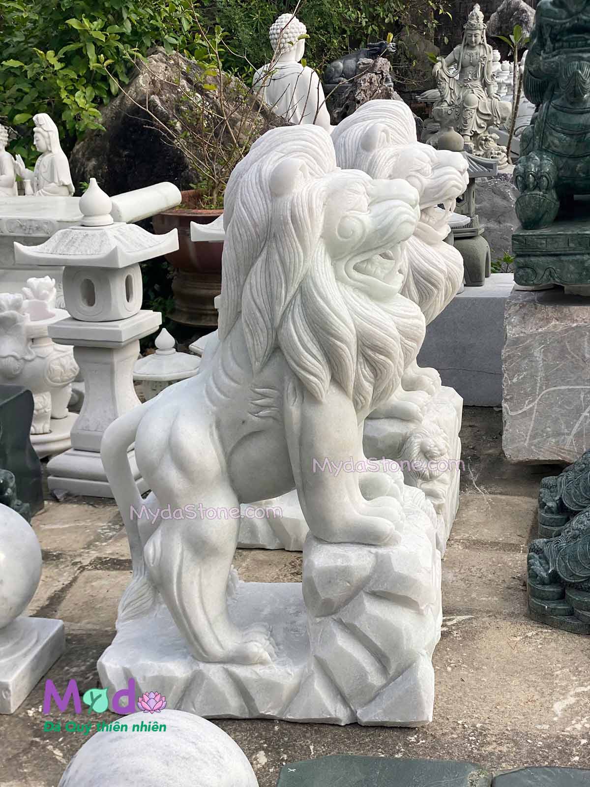 Tượng Sư Tử đứng đá Cẩm Thạch Trắng Xanh