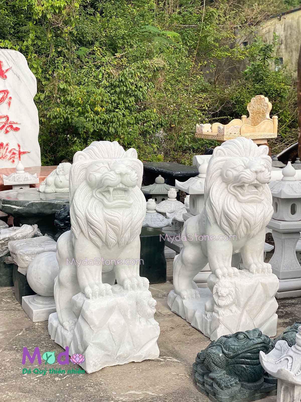 Tượng Sư Tử đứng đá Cẩm Thạch Trắng Xanh