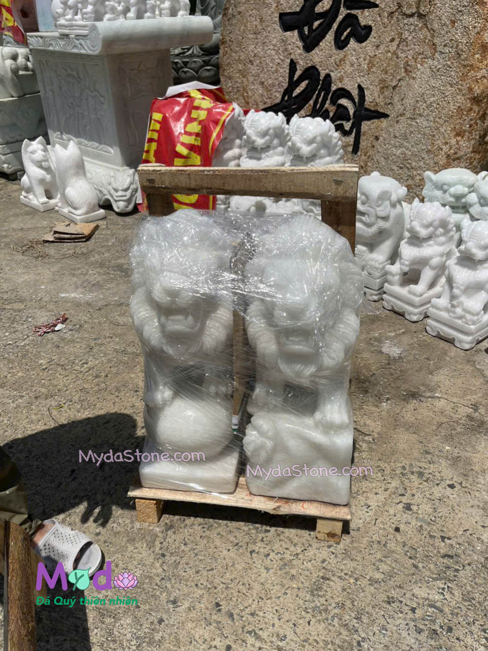 Tượng Sư Tử để Mộ đá Cẩm Thạch Trắng