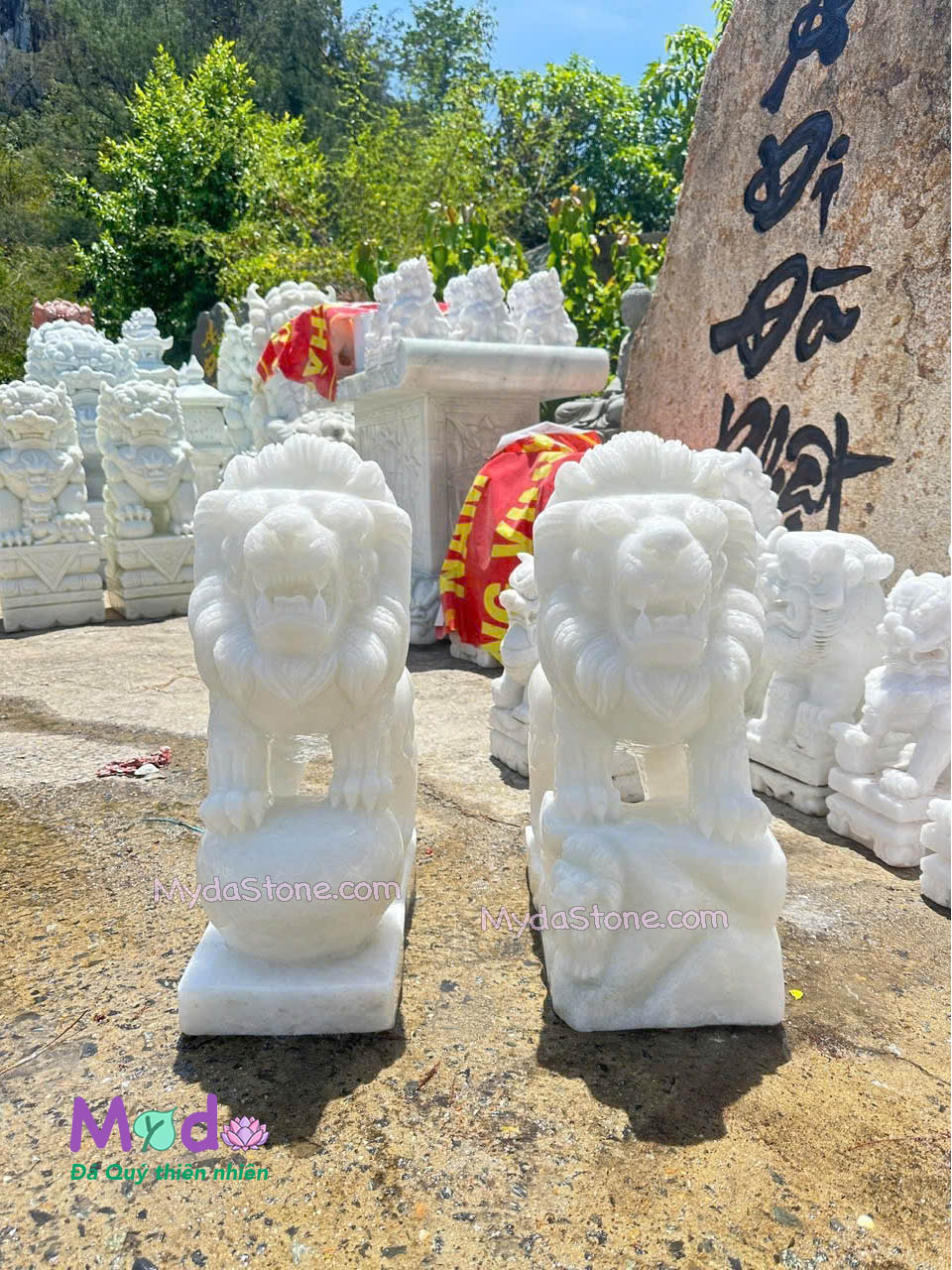 Tượng Sư Tử để Mộ đá Cẩm Thạch Trắng