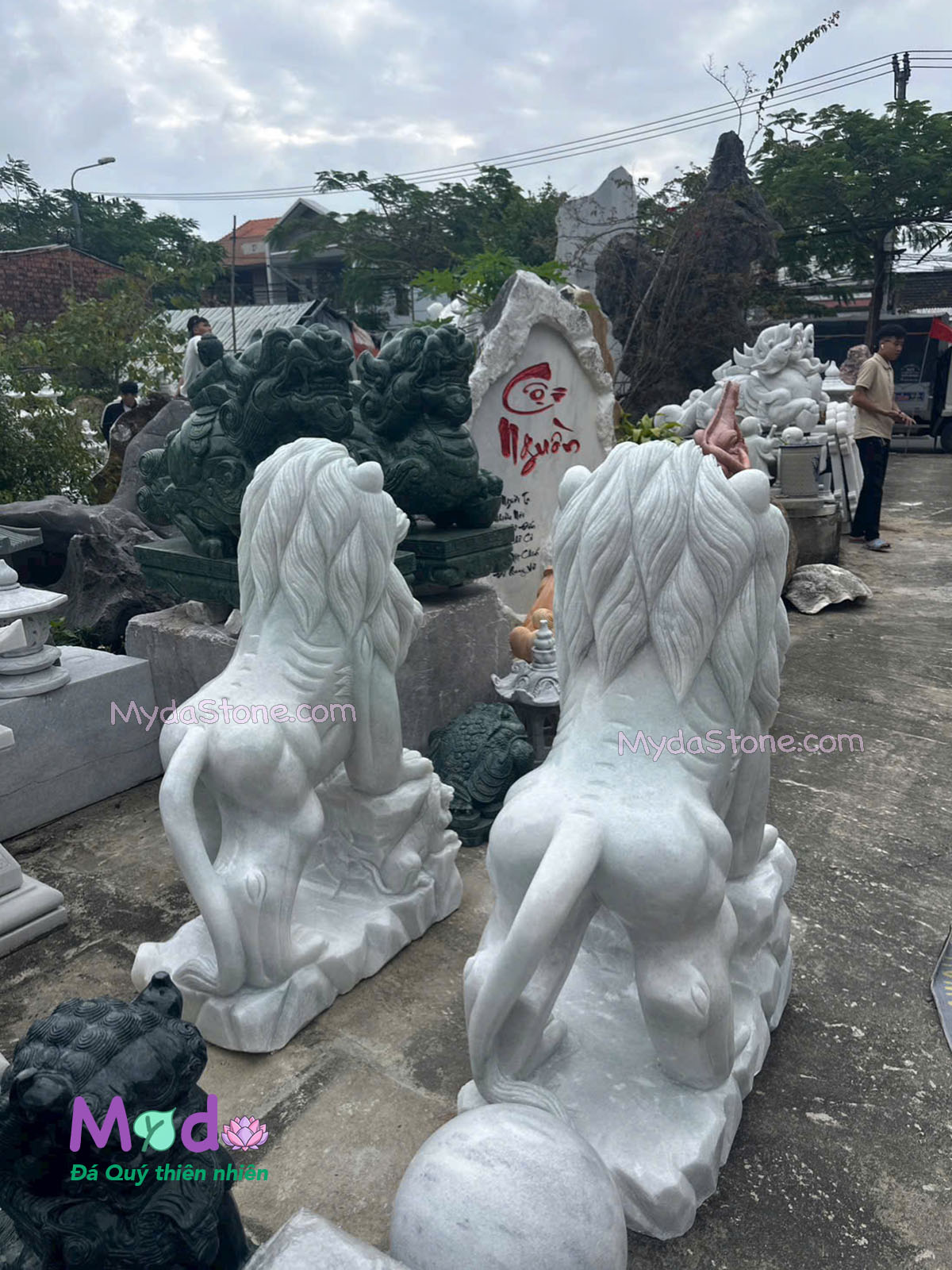 Tượng Sư Tử để Mộ đá Cẩm Thạch Trắng Xanh