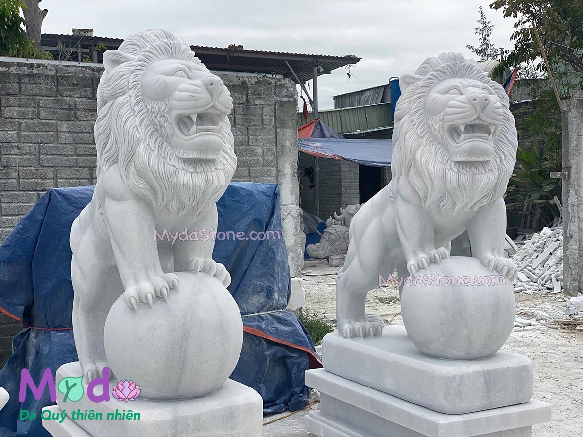 Tượng Sư Tử đứng quả cầu đá Cẩm Thạch Trắng Xanh