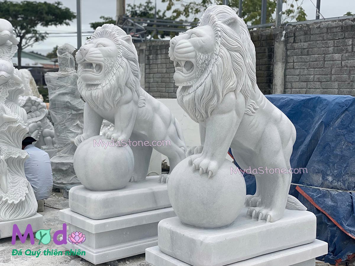 Tượng Sư Tử đứng quả cầu đá Cẩm Thạch Trắng Xanh