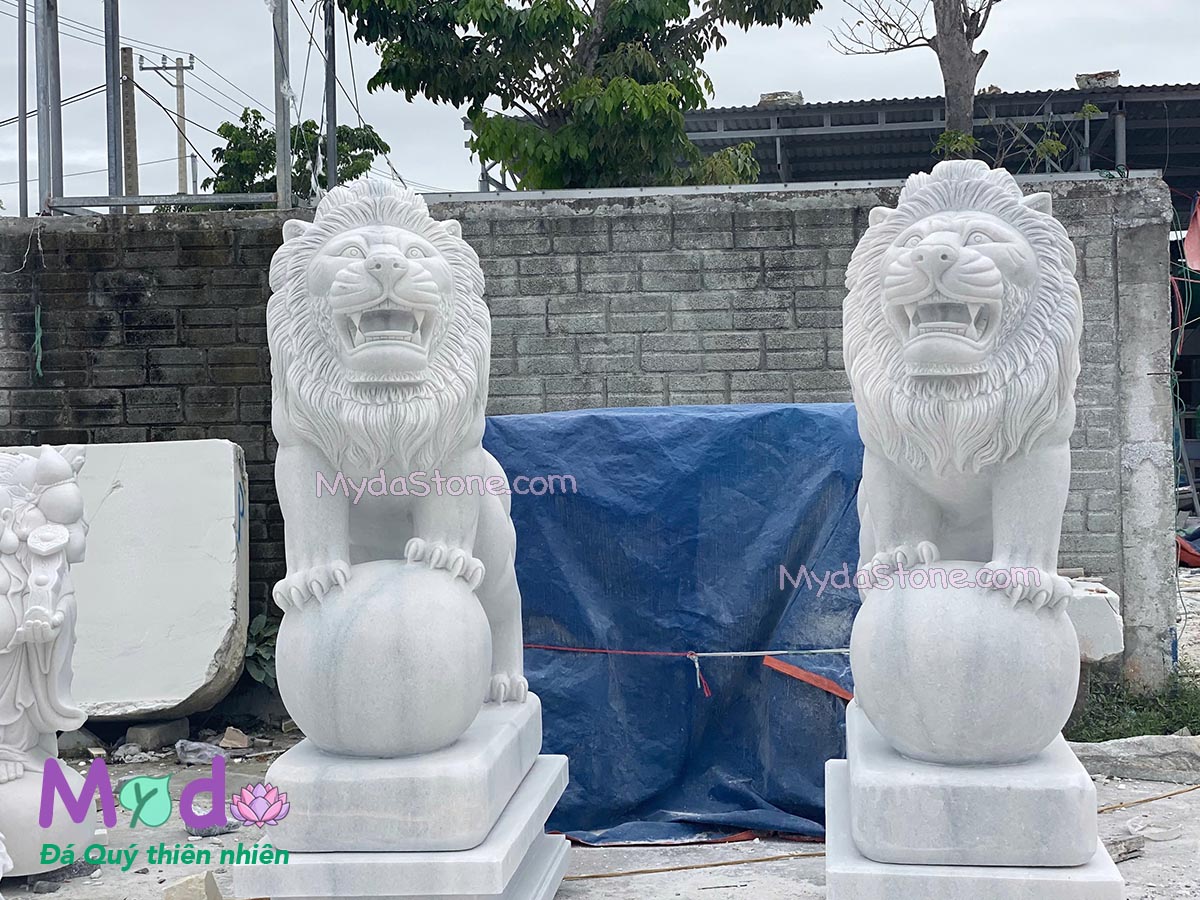Tượng Sư Tử đứng quả cầu đá Cẩm Thạch Trắng Xanh