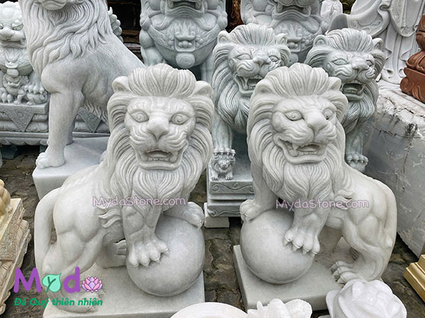 Tượng Sư Tử đứng quả cầu đá Cẩm Thạch Trắng Xanh
