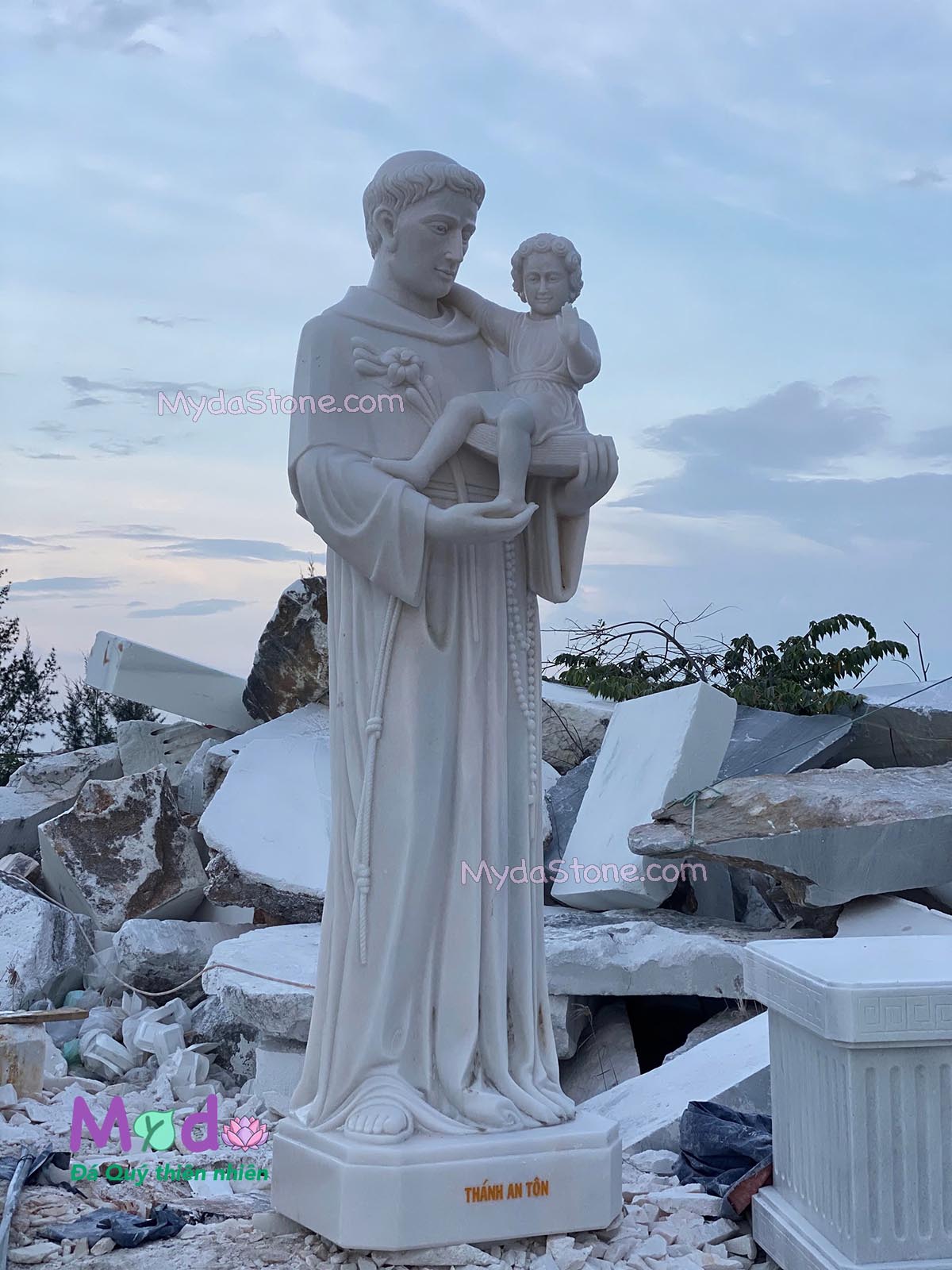 Tượng Thánh An Tôn đá Cẩm Thạch Trắng