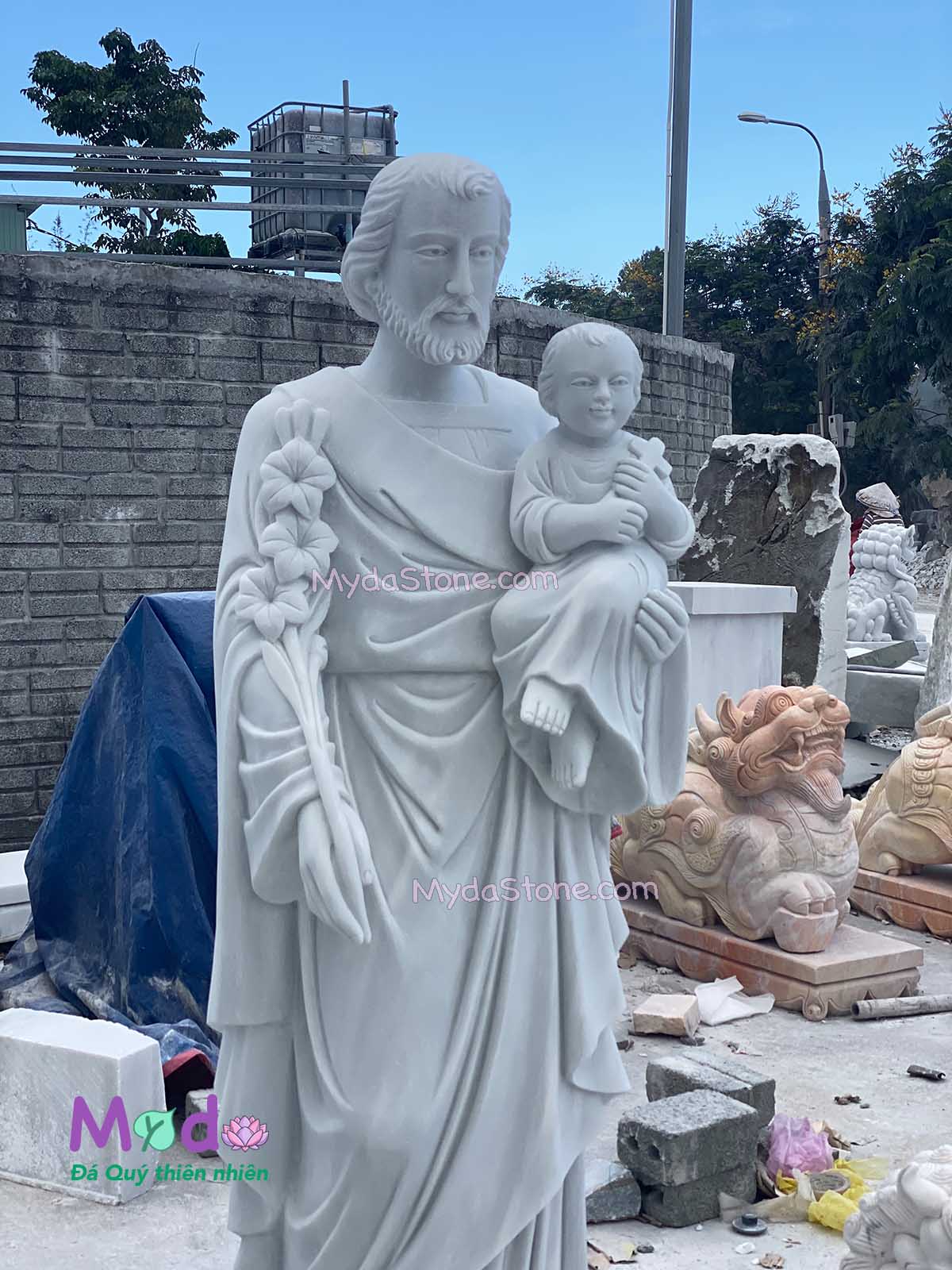 Tượng Thánh Giuse bằng đá Cẩm Thạch Trắng