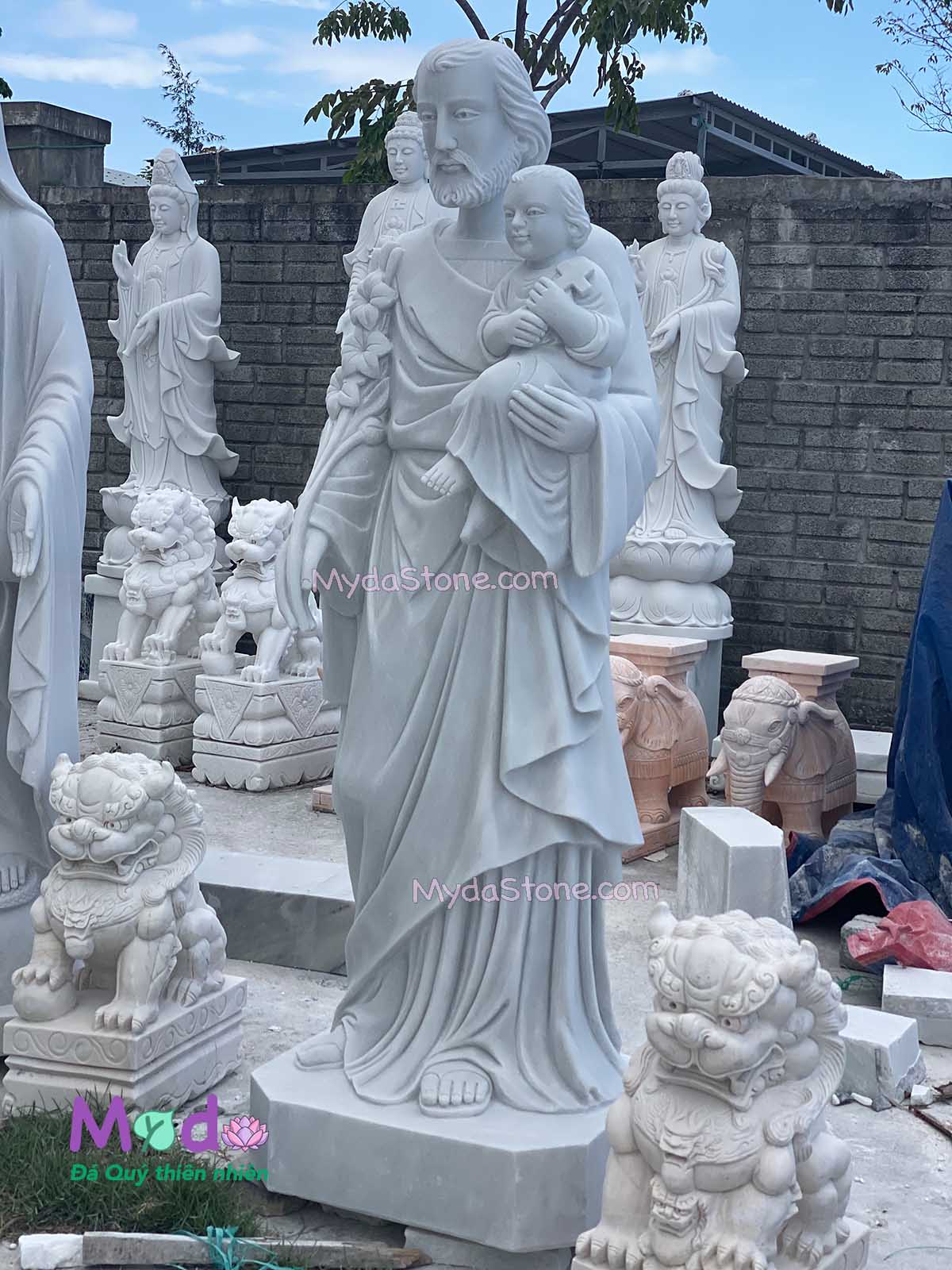 Tượng Thánh Giuse bằng đá Cẩm Thạch Trắng