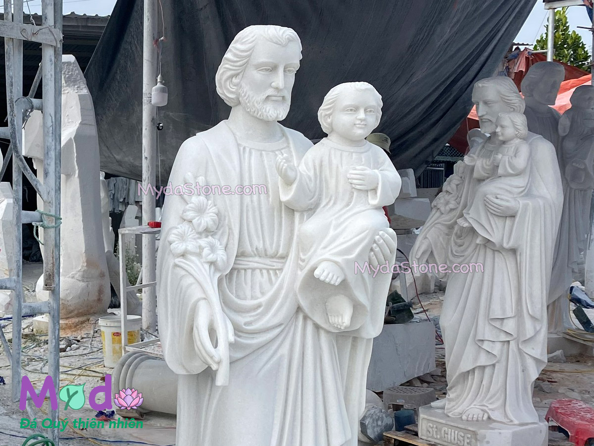 Tượng Thánh Giuse bế Chúa đá Cẩm Thạch Trắng
