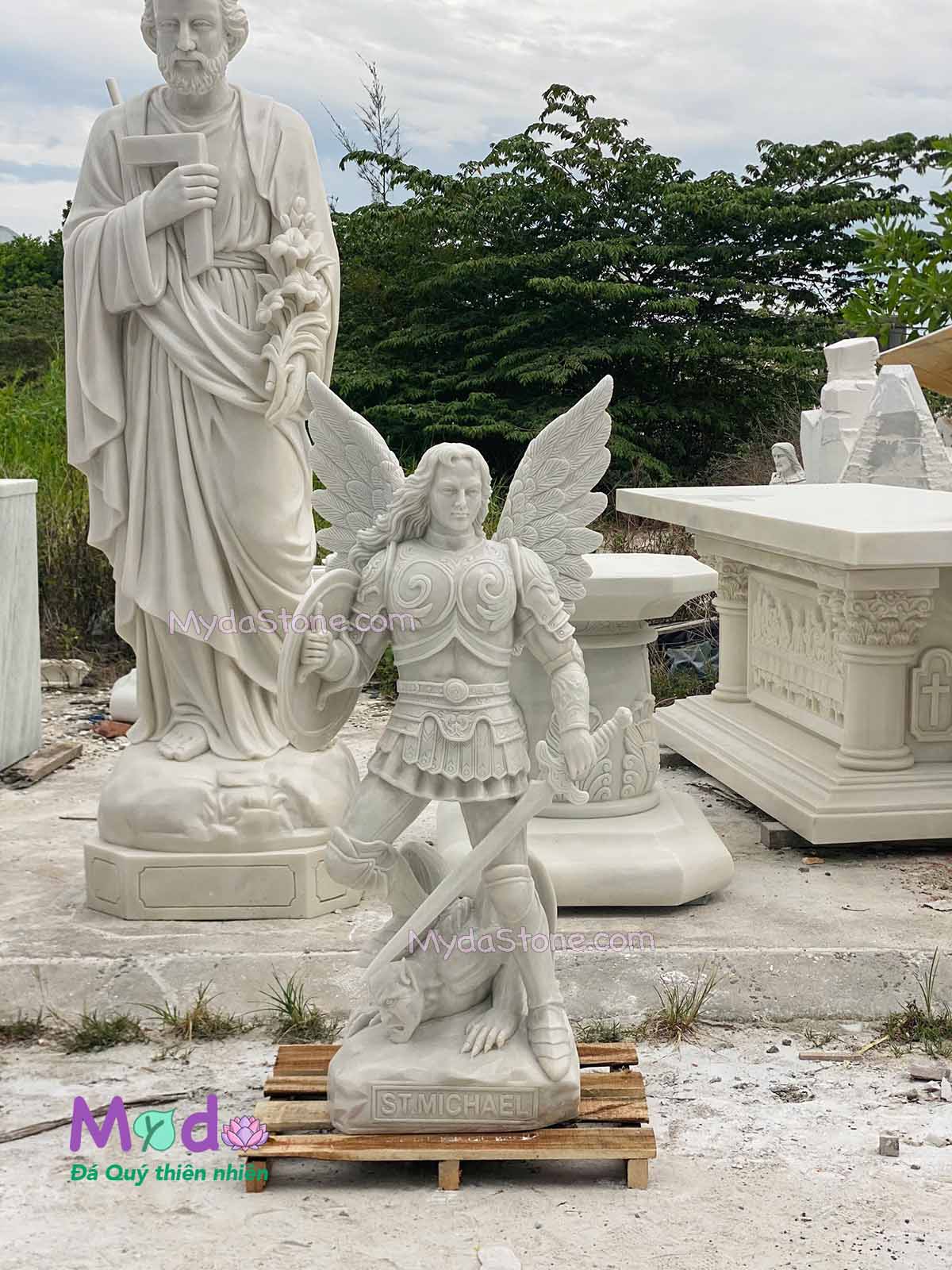 Tượng Thiên Thần Michael đá Cẩm Thạch Trắng