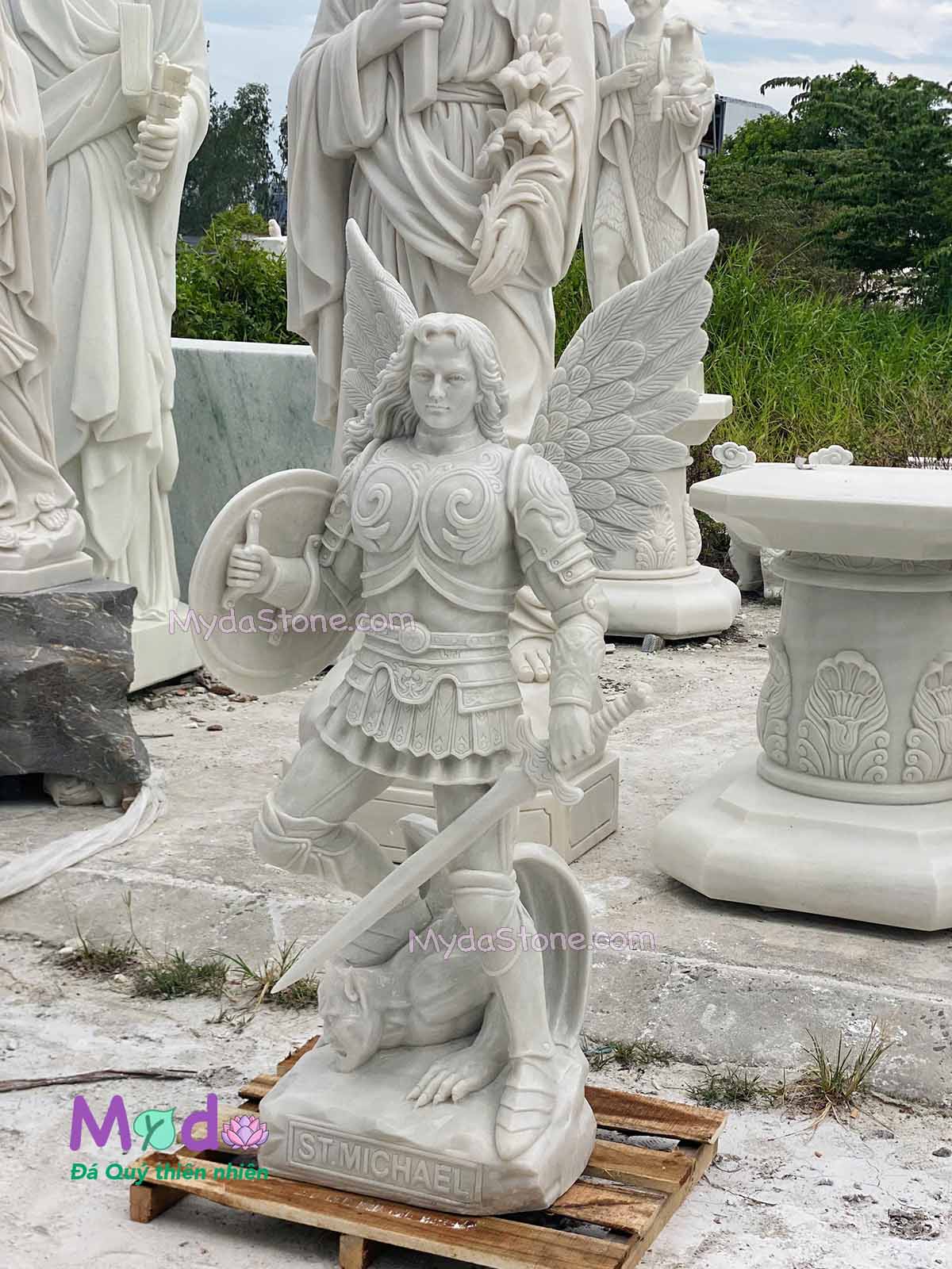Tượng Thiên Thần Michael đá Cẩm Thạch Trắng