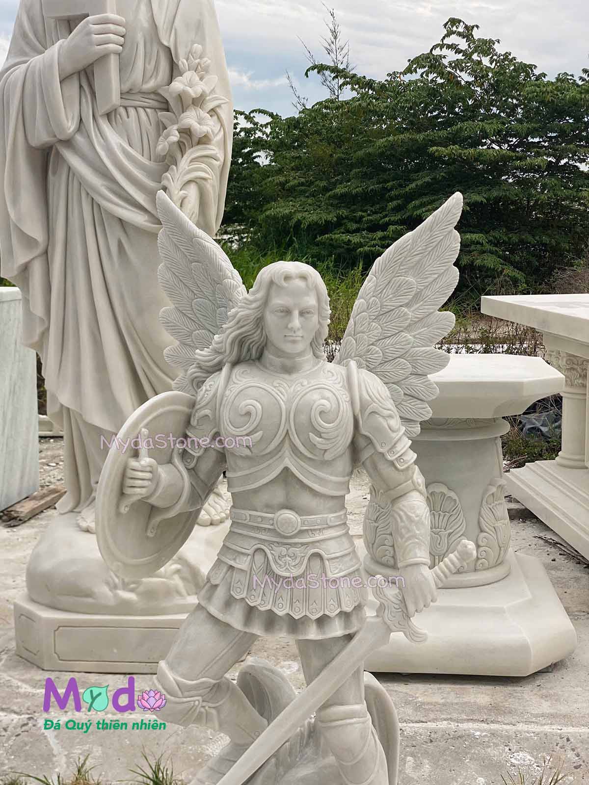 Tượng Thiên Thần Michael đá Cẩm Thạch Trắng