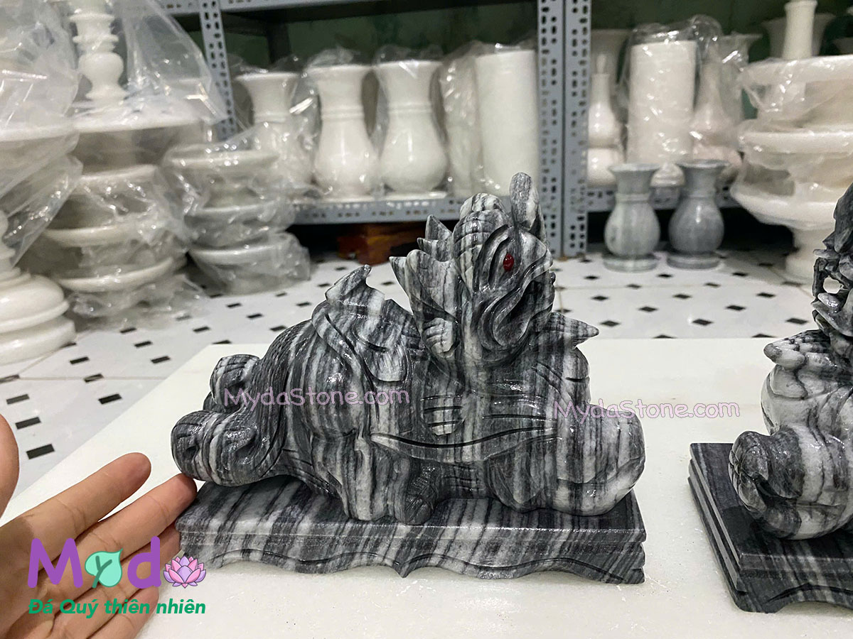 Tỳ Hưu đá Cẩm Thạch Đen