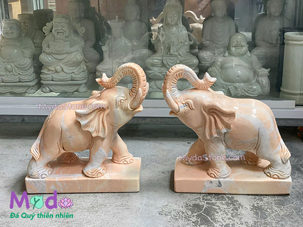 Tượng Voi đứng đá Cà Rốt Vàng