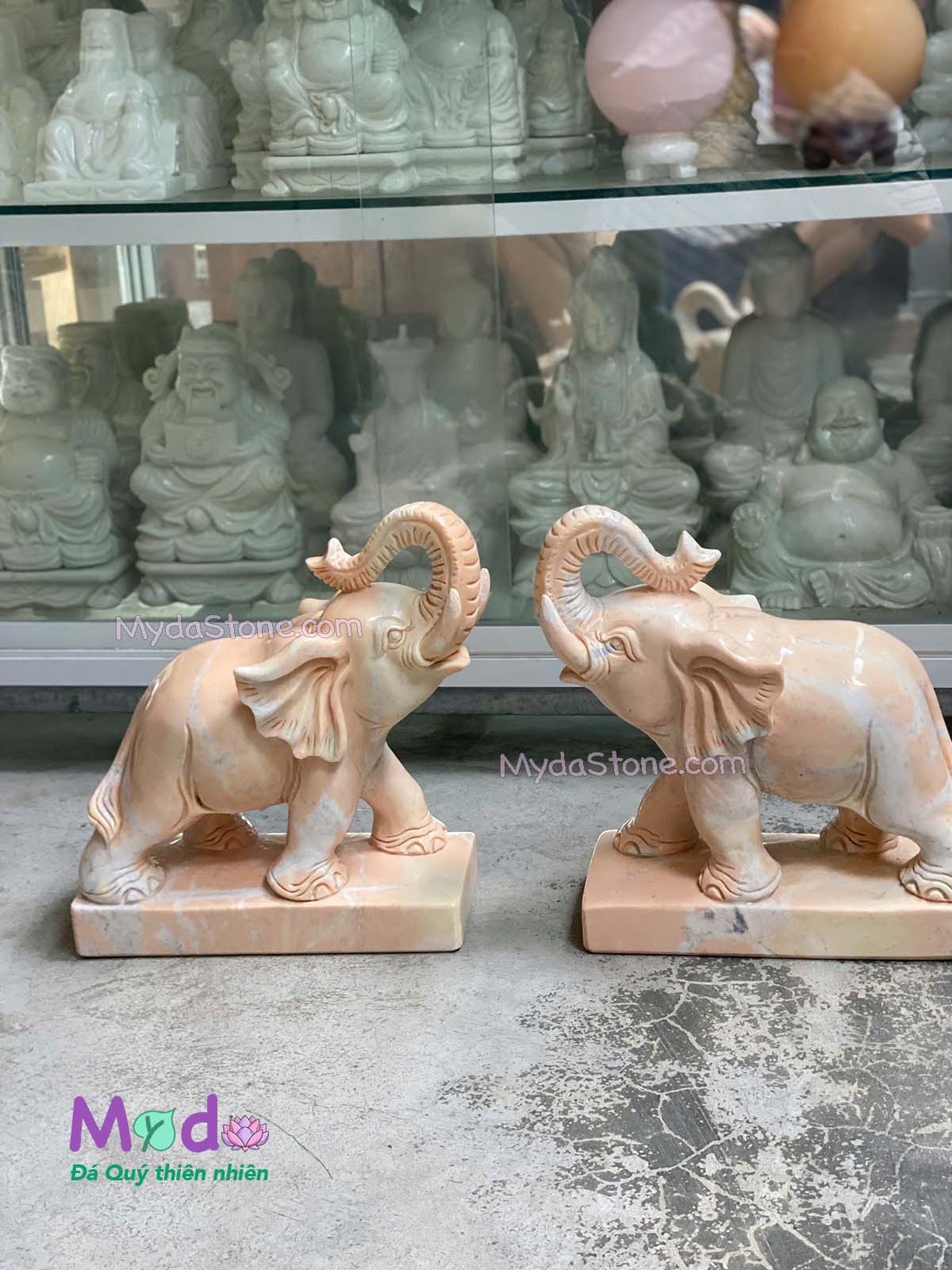 Tượng Voi đứng đá Cà Rốt Vàng
