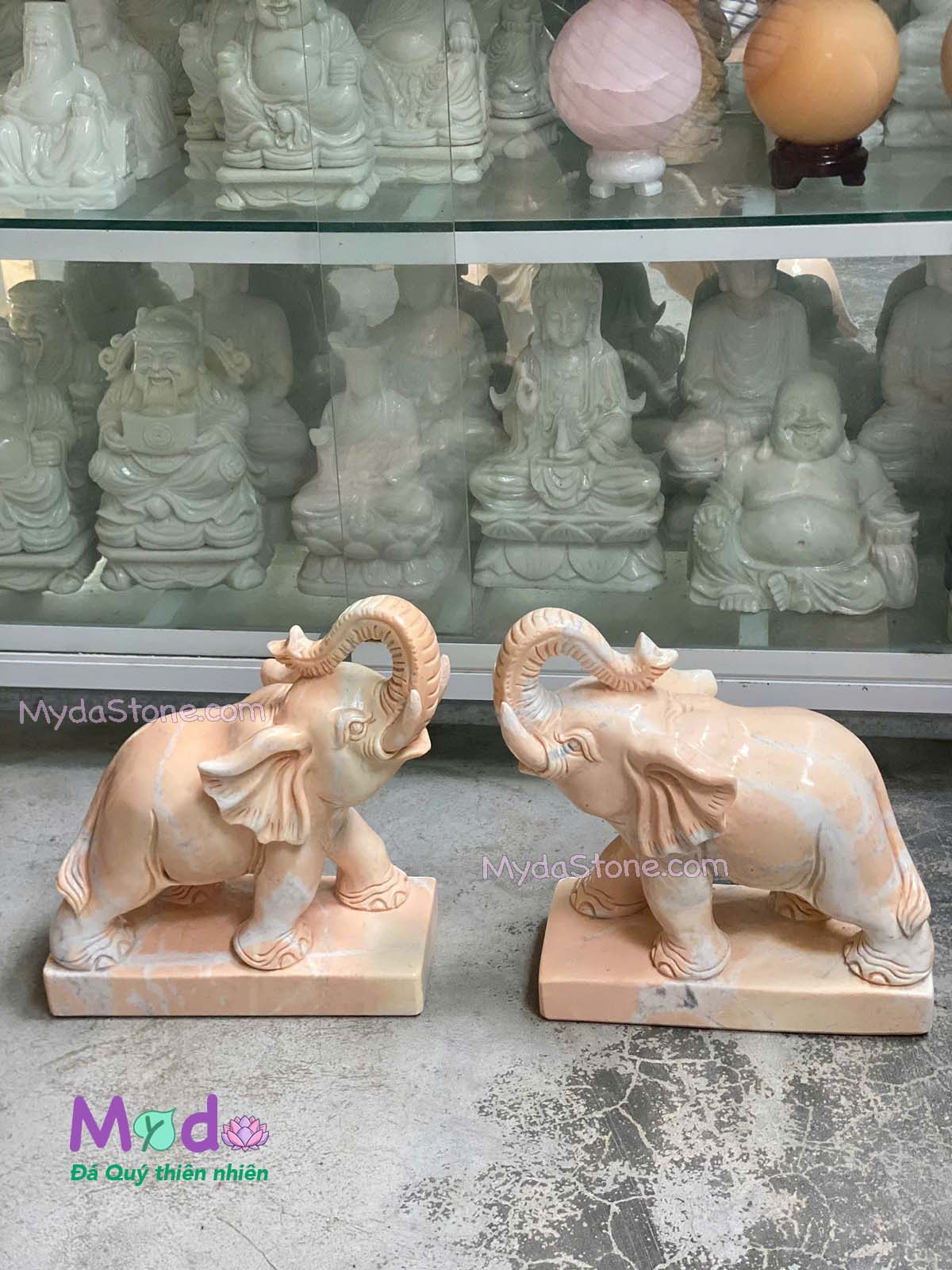 Tượng Voi đứng đá Cà Rốt Vàng