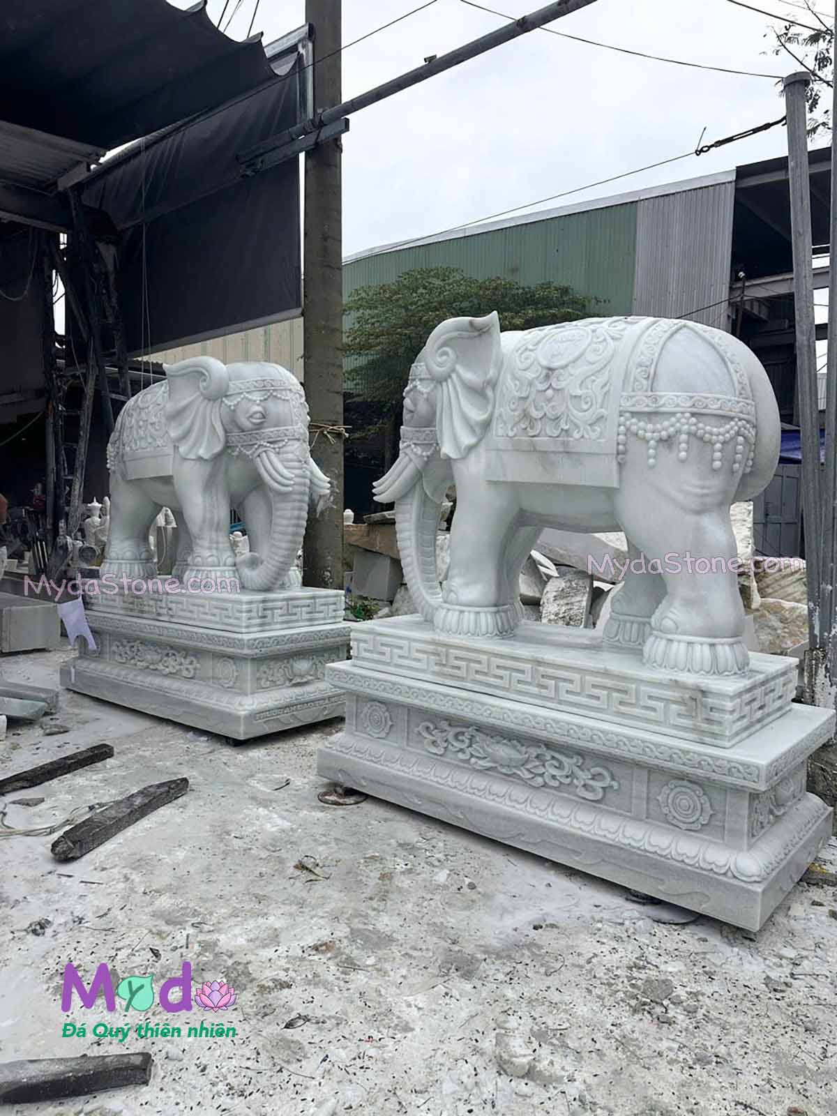 Tượng Voi đứng đá Cẩm Thạch Trắng Xanh