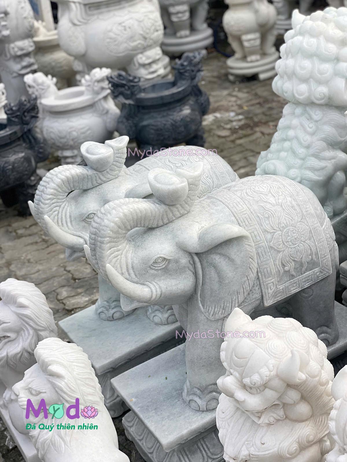 Tượng Voi đứng đá Cẩm Thạch Trắng Xanh