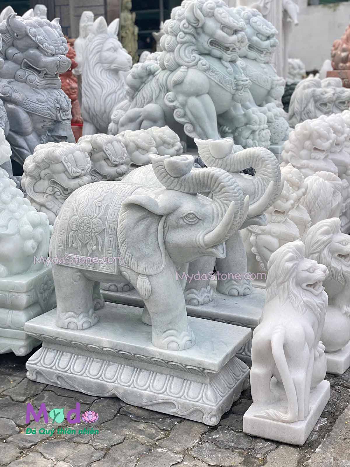 Tượng Voi đứng đá Cẩm Thạch Trắng Xanh