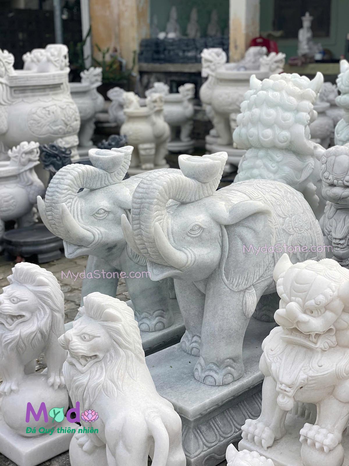 Tượng Voi đứng đá Cẩm Thạch Trắng Xanh