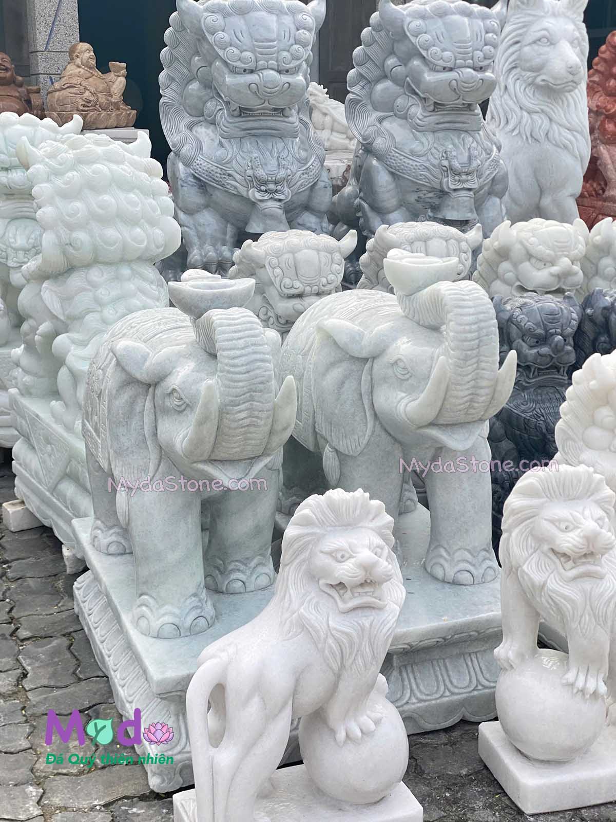 Tượng Voi đứng đá Cẩm Thạch Trắng Xanh