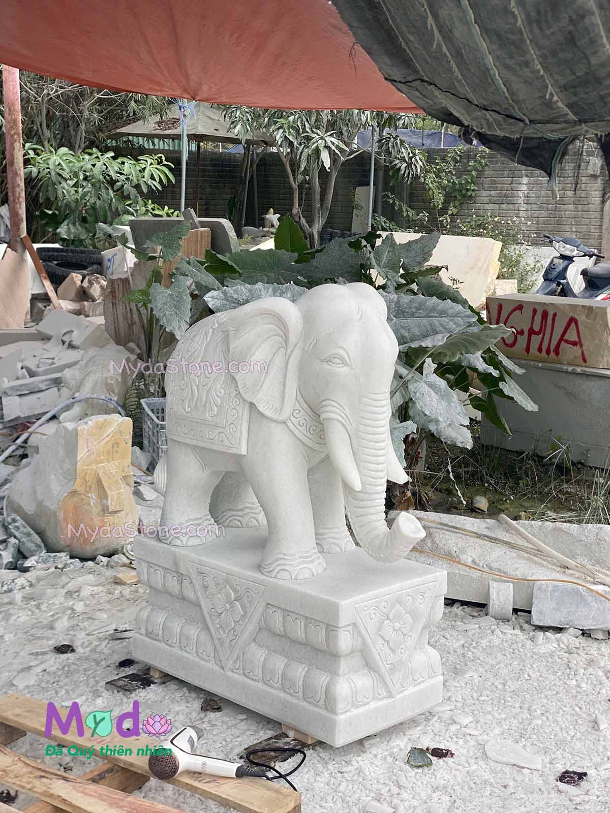 Tượng Voi đứng đá Cẩm Thạch Trắng