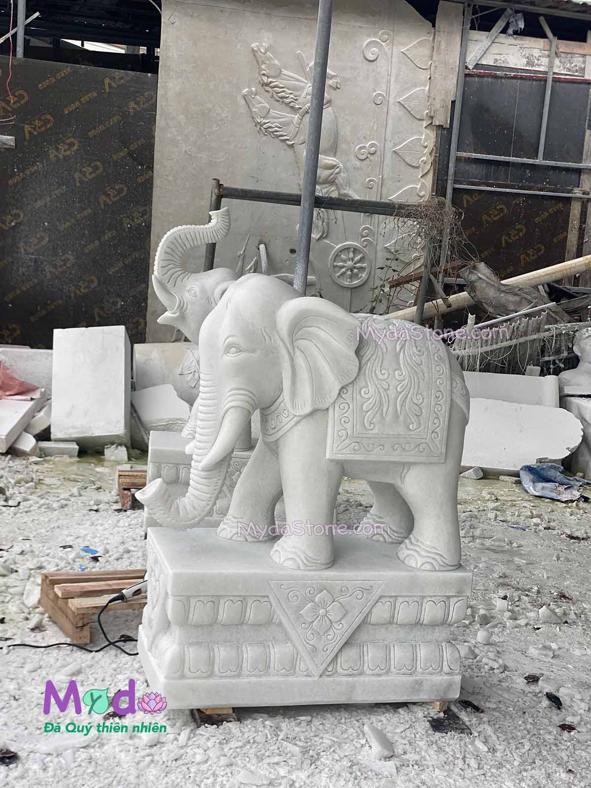 Tượng Voi đứng đá Cẩm Thạch Trắng
