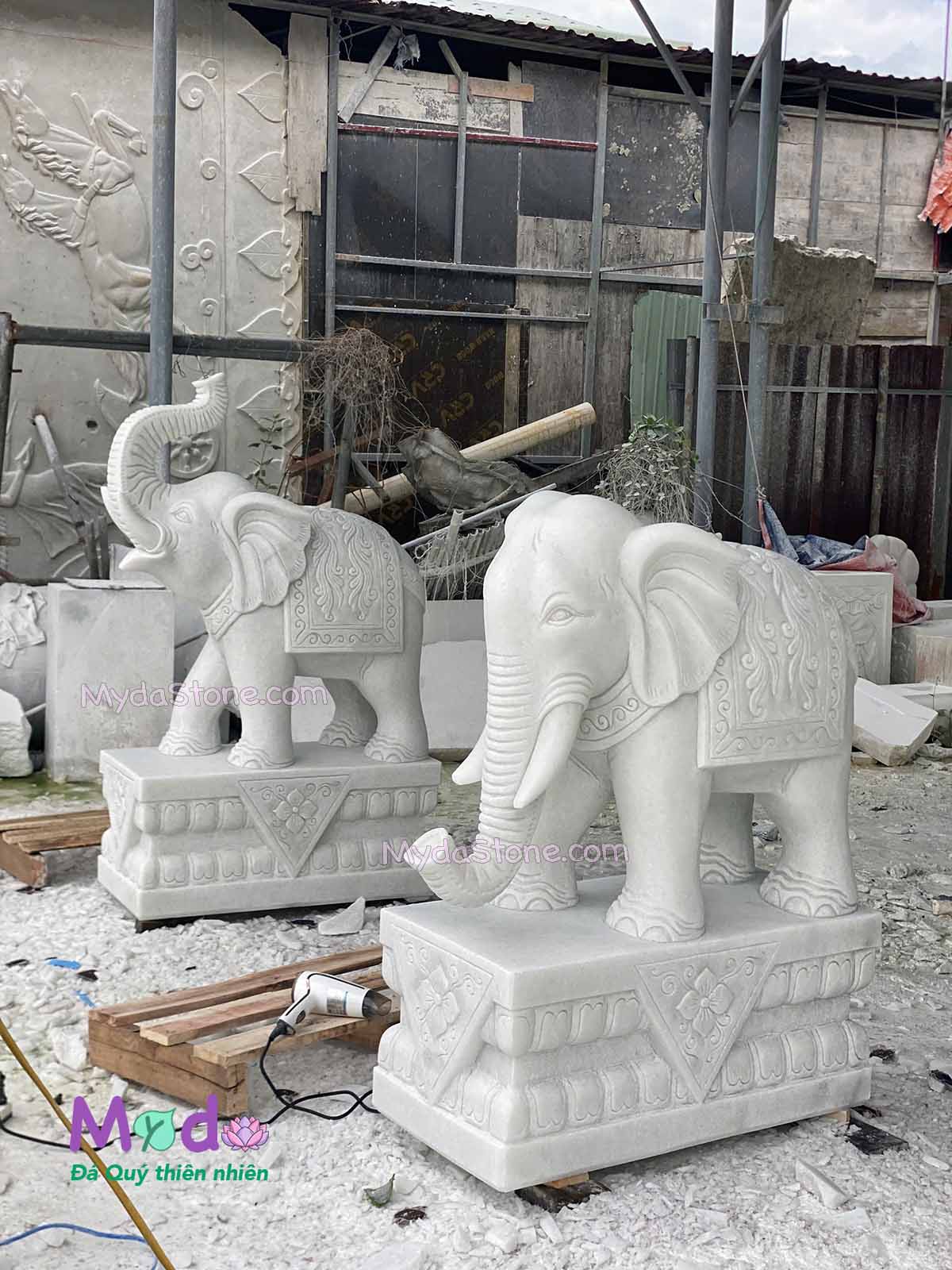 Tượng Voi đứng đá Cẩm Thạch Trắng