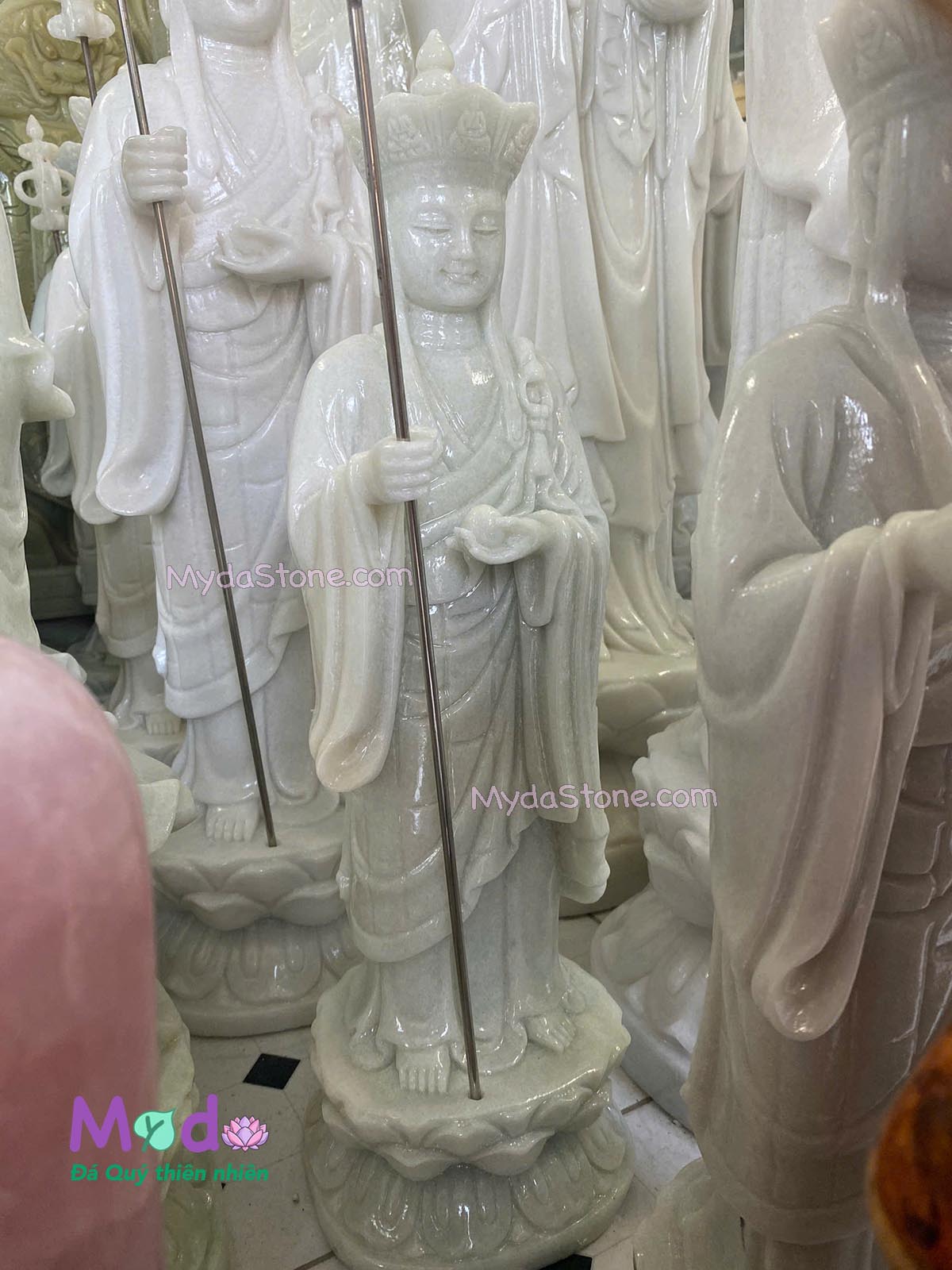 Tượng Phật Địa Tạng đứng đài sen đá Cẩm Thạch Trắng Xanh