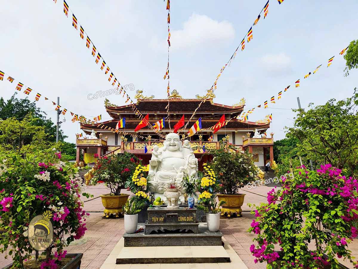 tượng phật di lặc tại chùa đại giác đồng hới