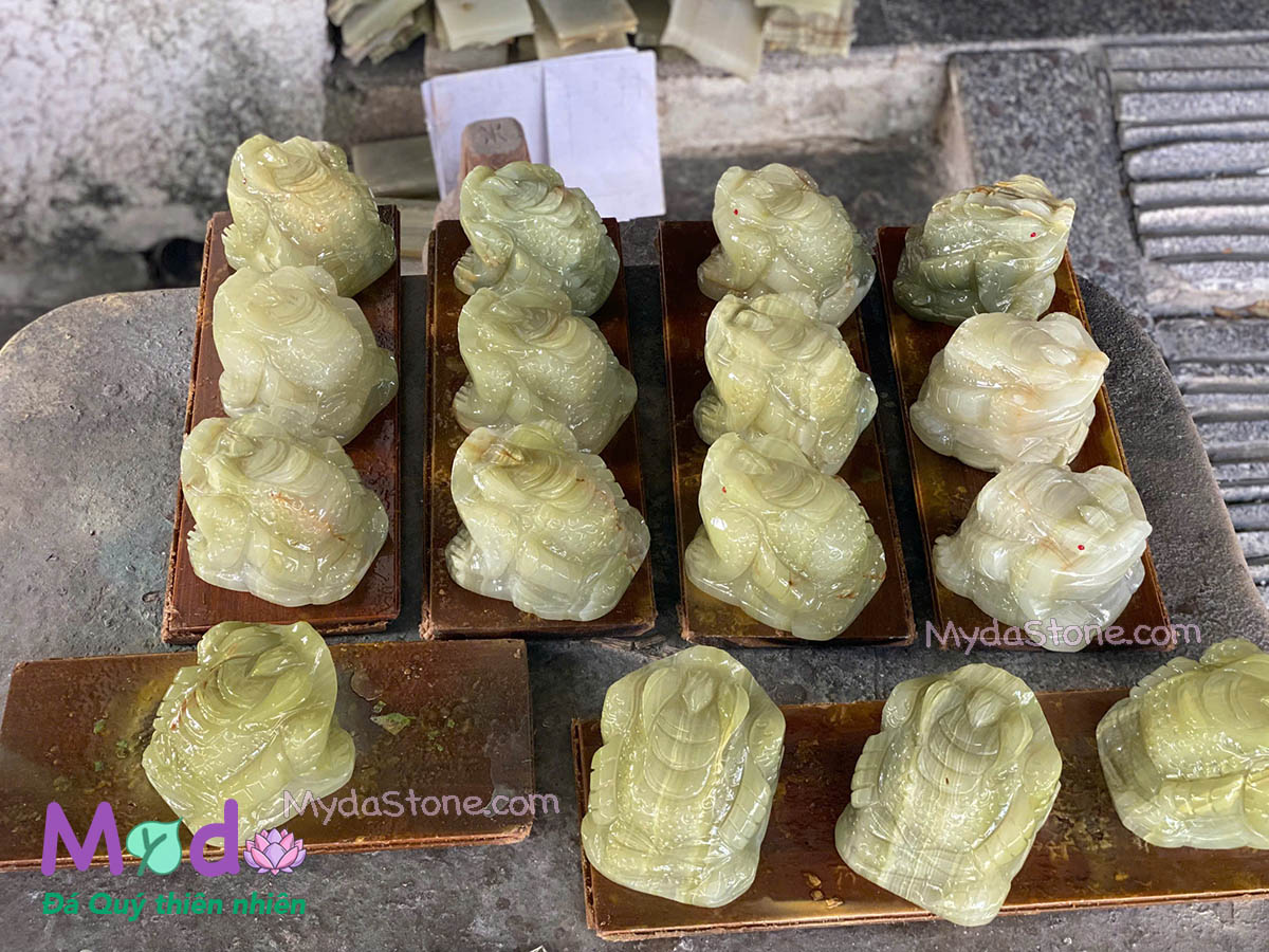 Bộ Đồ Thờ đá, Lư Hương đá tự nhiên tại Quảng Ninh